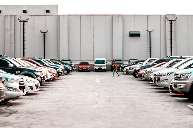 A building with a many cars parked outside